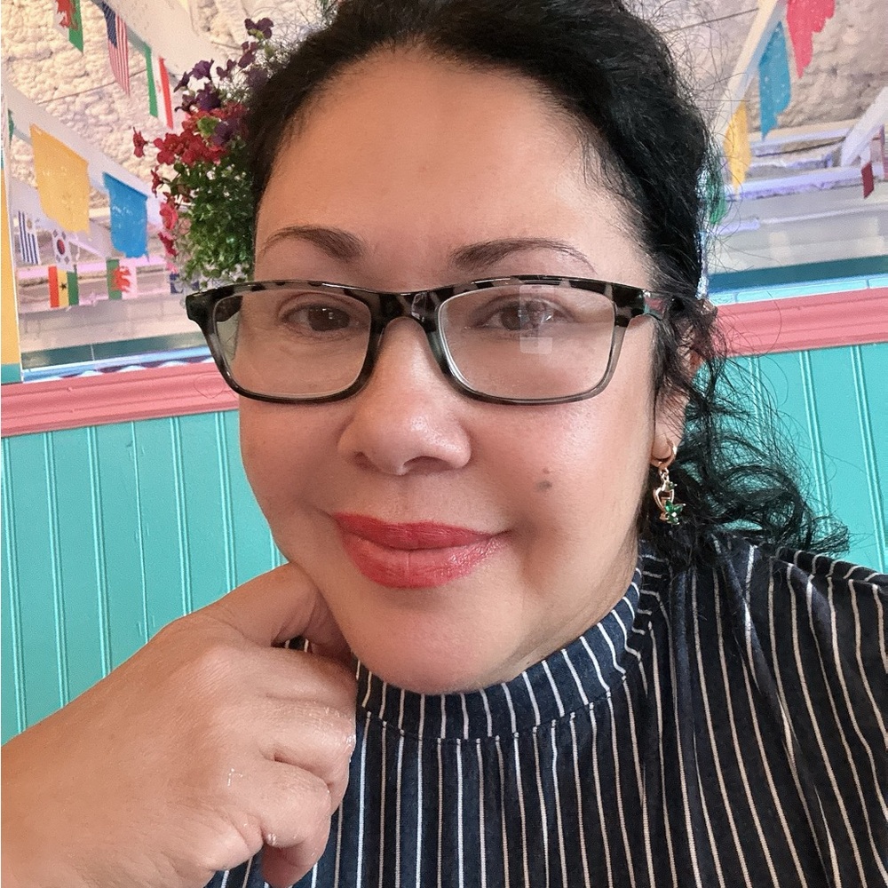 Meet your Posher, Alejandra